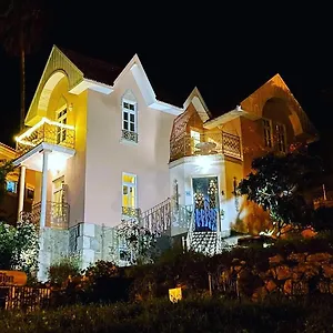 Bed & Breakfast Sleeping Beauty Boutique In, Monchique